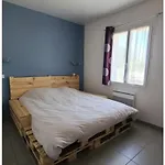 Holiday home Pavillon Avec Piscine Dignac